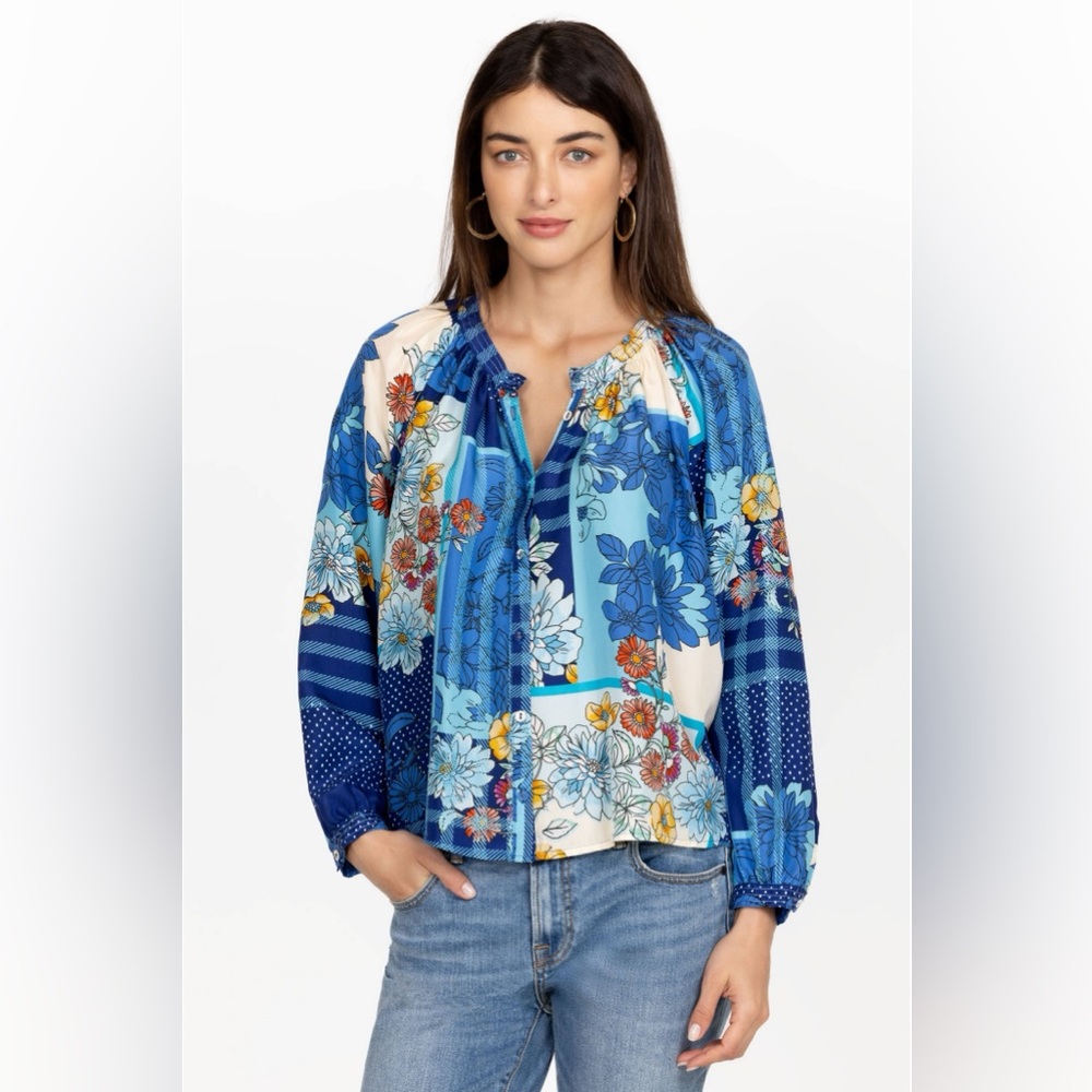 Johnny Was Josy Lynn Raglan Poet Blouse
Floral
100% Silk
Button Front
Size XL